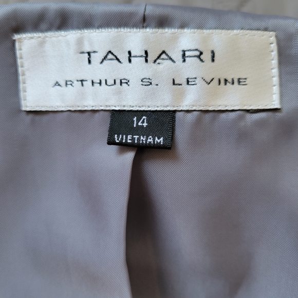 Tahari grey skirt suit women's size 14 - Picture 15 of 17